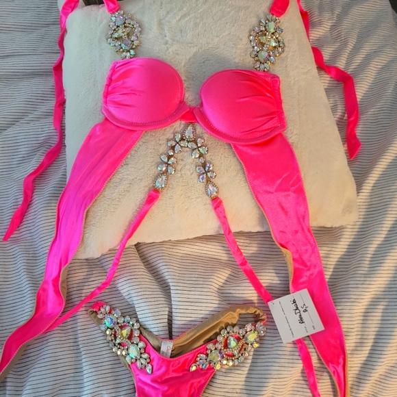 Vacation Bikini - Picture 1 of 3